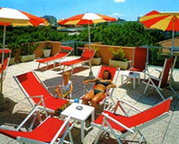 Hotel Peonia Римини Экстерьер фото