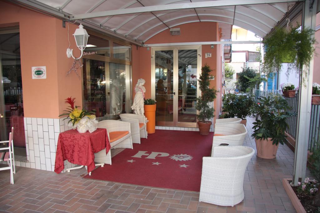 Hotel Peonia Римини Экстерьер фото