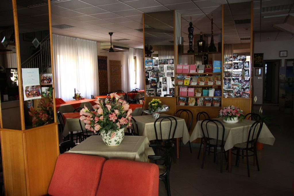 Hotel Peonia Римини Экстерьер фото