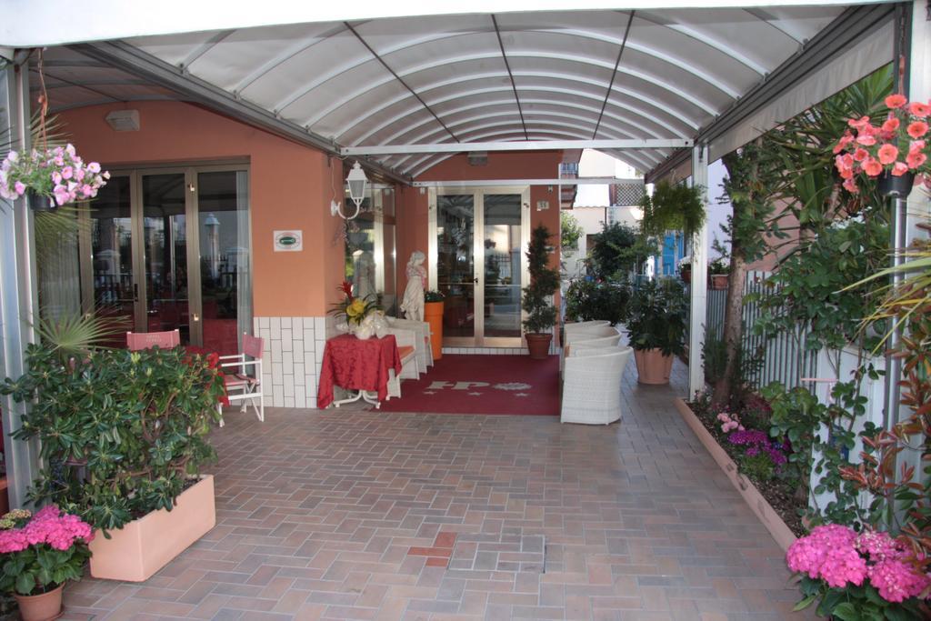 Hotel Peonia Римини Экстерьер фото