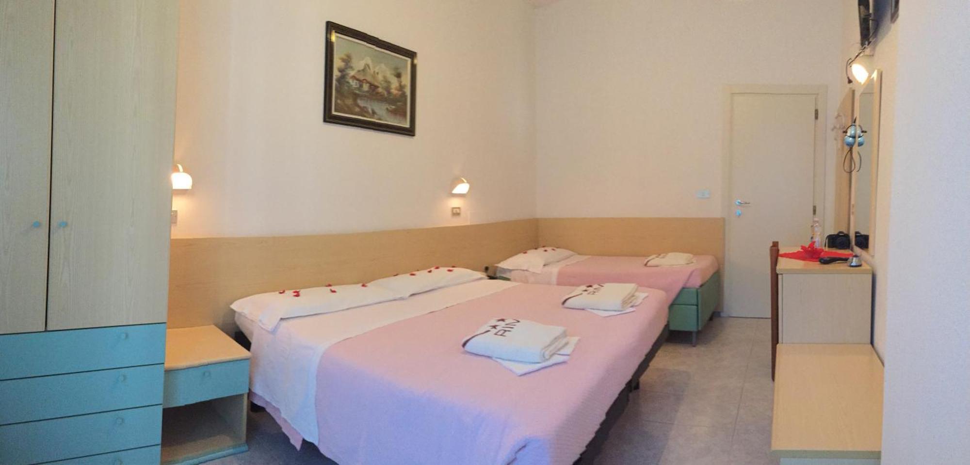Hotel Peonia Римини Номер фото