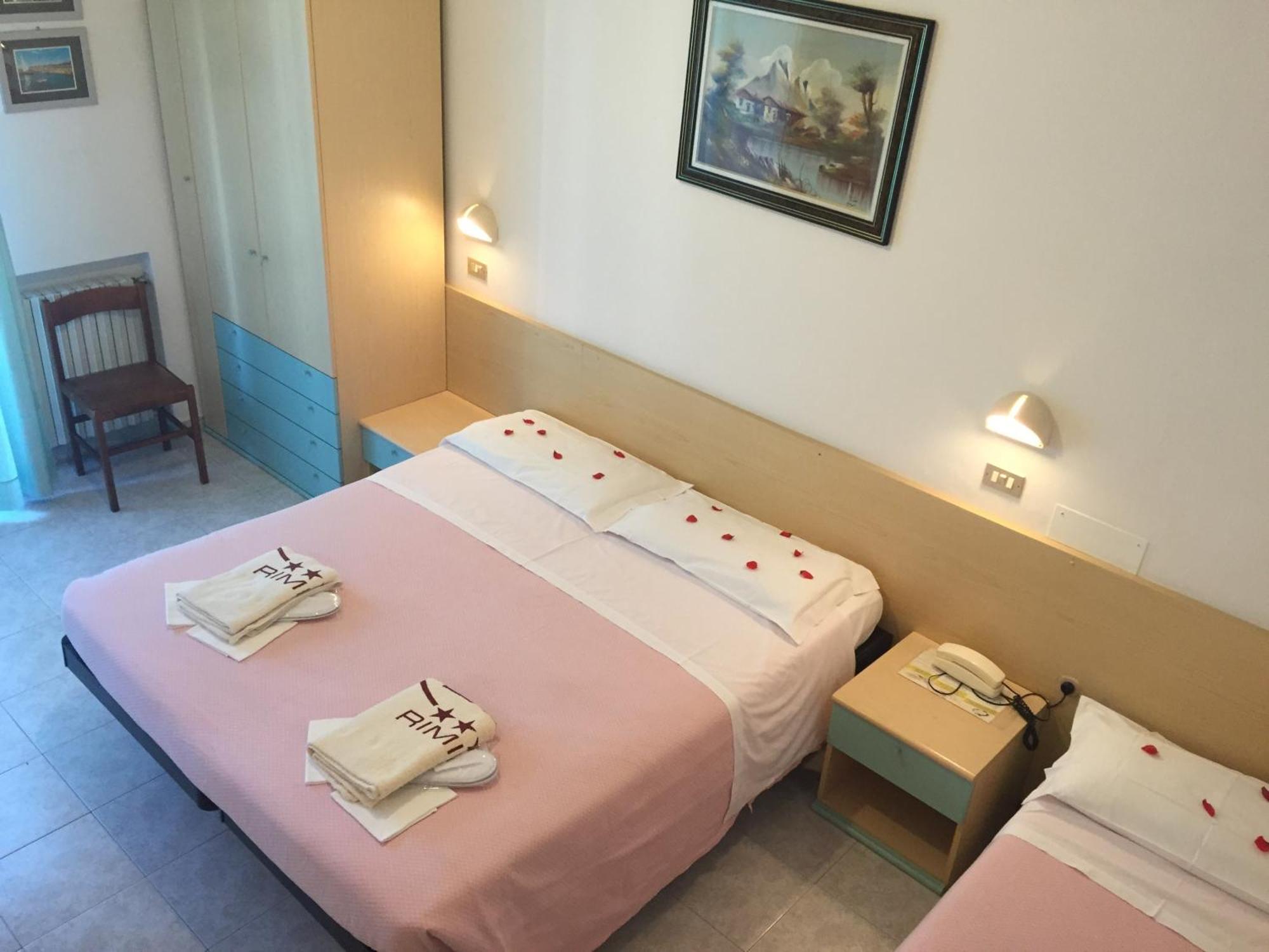 Hotel Peonia Римини Номер фото