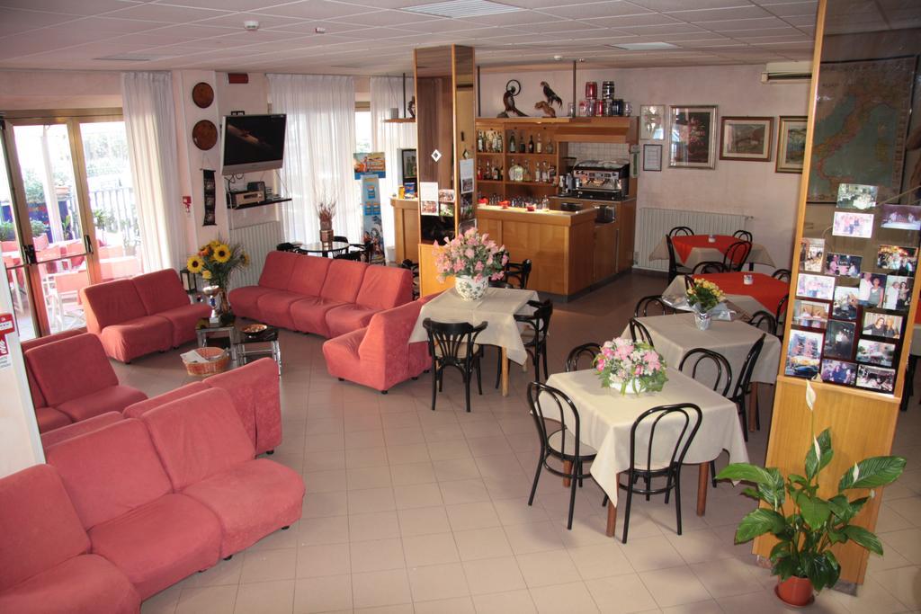 Hotel Peonia Римини Экстерьер фото