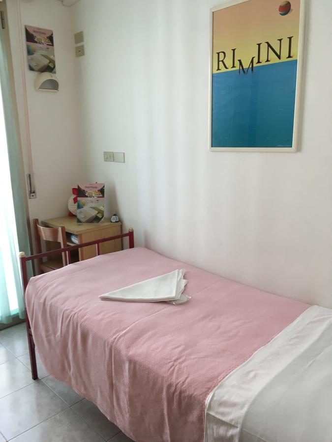 Hotel Peonia Римини Экстерьер фото